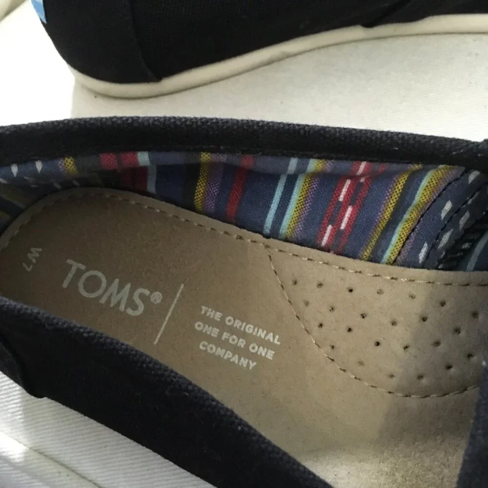 TOMS Classic Black Canvas Slip-On Shoe - Picture 5 of 8